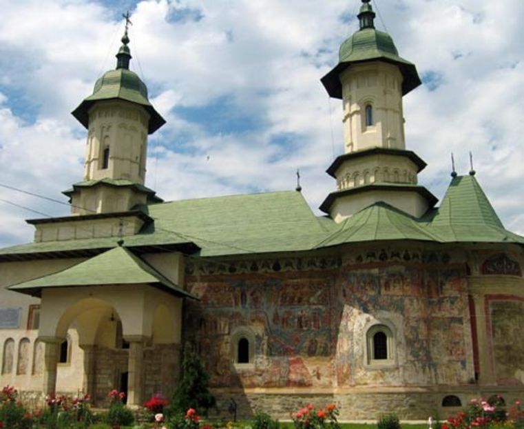  - 3 Clipe din România