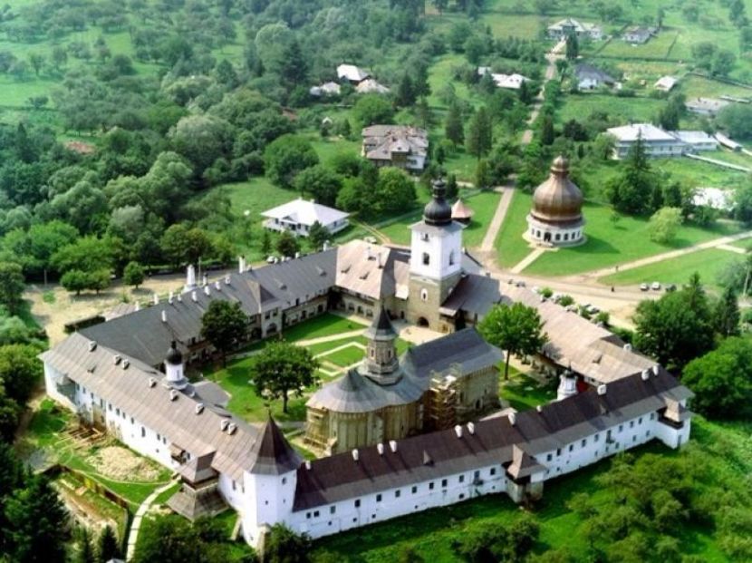  - 3 Clipe din România