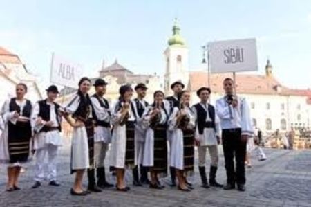  - 4 Clipe din România