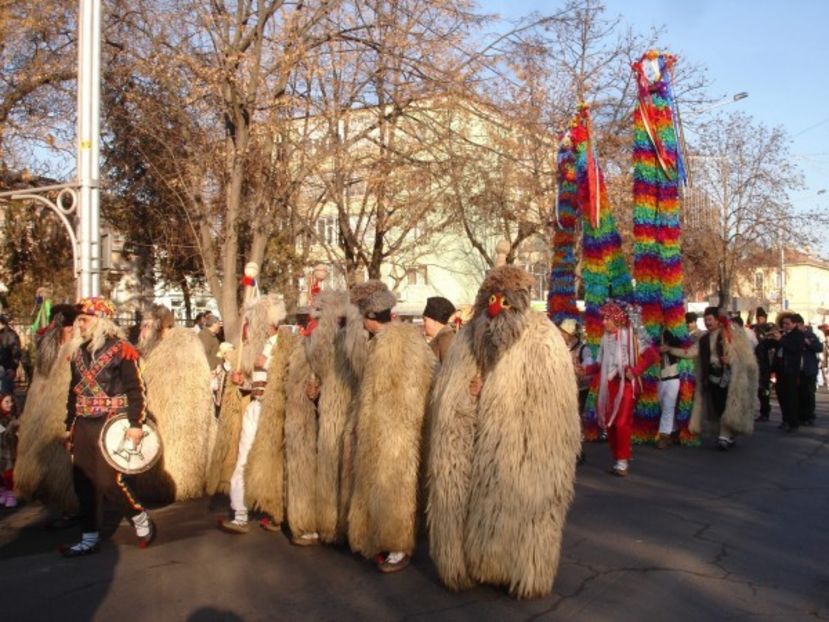  - 4 Clipe din România