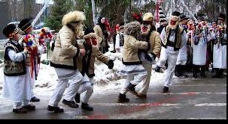  - 4 Clipe din România