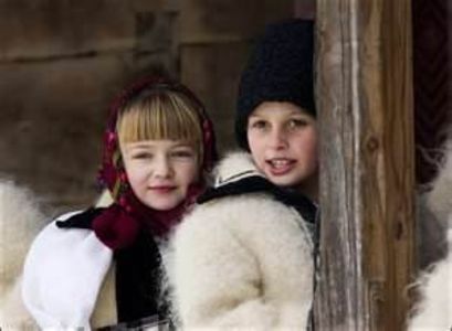  - 4 Clipe din România