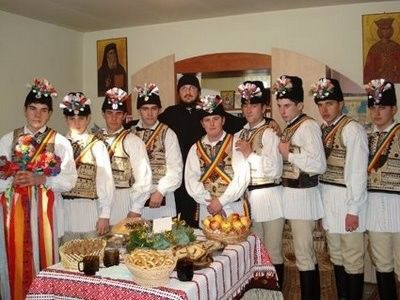  - 4 Clipe din România