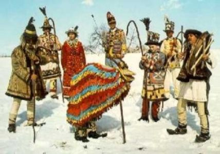  - 4 Clipe din România