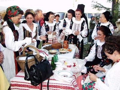  - 4 Clipe din România