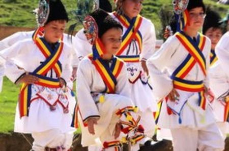  - 4 Clipe din România