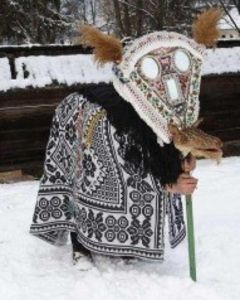  - 4 Clipe din România