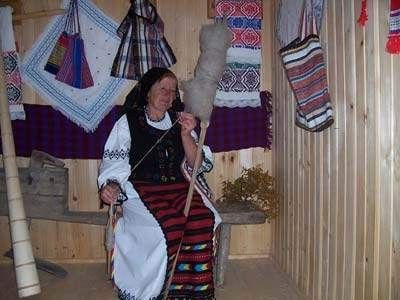  - 4 Clipe din România