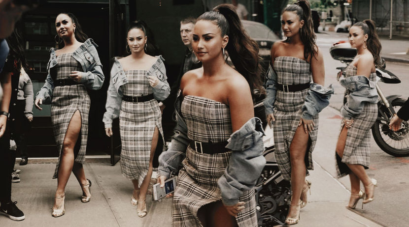 　Demi Lovato, as... [continue reading] - Keeping it up with Elle fashion ups