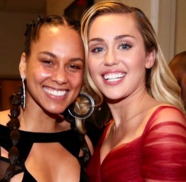 bandicam 2018-03-19 12-32-31-185 - 01 Miley - 01