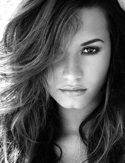 553eab4d451b72bb393742ef8e9aab84--sketch-ideas-b-w-photos - 01aa Demi - 01