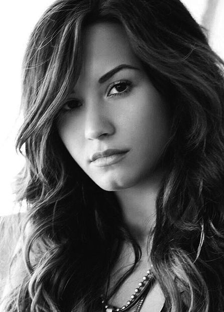 How-to-Draw-Demi-Lovato-Gray-01 - 01aa Demi - 01
