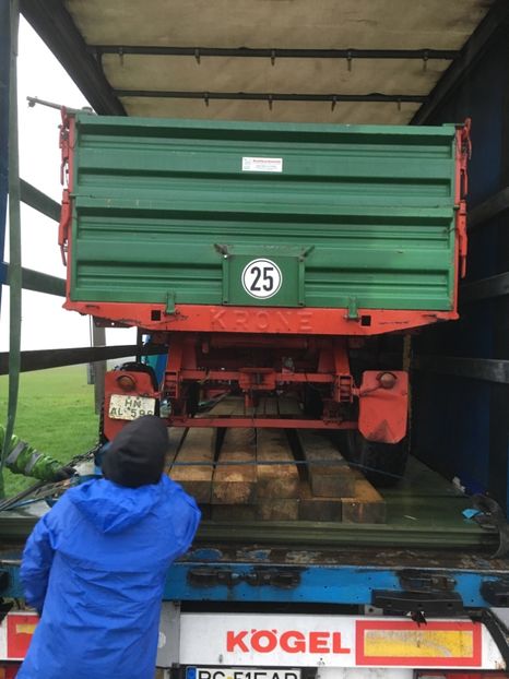 40782710-4187-4AC8-9E15-482DAC2E5275 - REMORCA KRONE 6 TONE