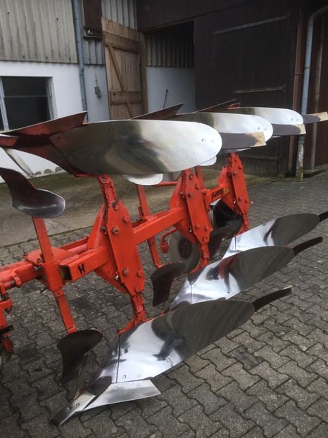 6A37F1E0-0BEA-48C7-96E7-054E42B7C3BC - PLUG KUHN HUARD TR 65 T