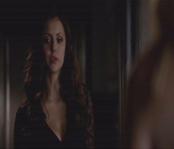 ━ # Vine de la ea din cameră cu un pahar de whiskey în mână și - 01 x welcome to mystic falls