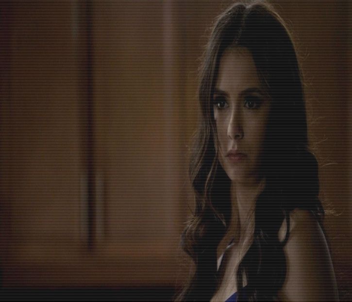 — Da, doar dacă-mi dai tu în gură, ce zici? # Îl privește amuzată și-i face din ochi. -Stefan - 01 x welcome to mystic falls