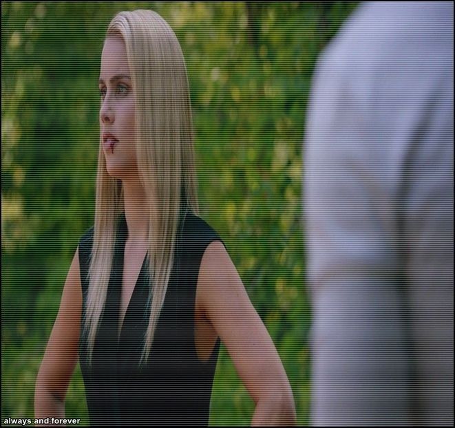 → (se uită la Damon şi mijeşte ochii) Poate şi-a luat din alea, Ritm, ruseşti. (strâmbă din nas şi - 01 x welcome to mystic falls