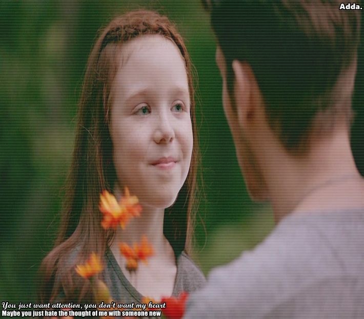 》*zâmbește la unchiul elijah și la Caroline* Da, m-a învățat despre flori și m-a dus + - 01 x welcome to mystic falls