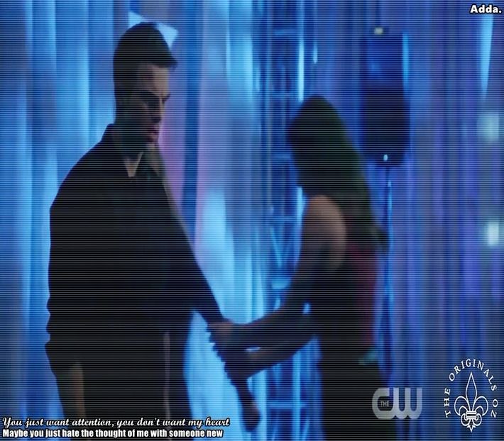 》*Spune în același timp cu Hope când spune de parc* La mall... *îl bufnește râsul și + - 01 x welcome to mystic falls