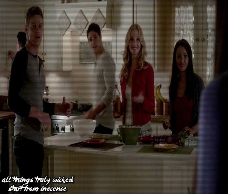 ☠ .мαмα ✰ ๒єคг ☕☂ [cl] da , ai dreptate [#zâmbește ușor și merge lângă ea la frigider . - 01 x welcome to mystic falls