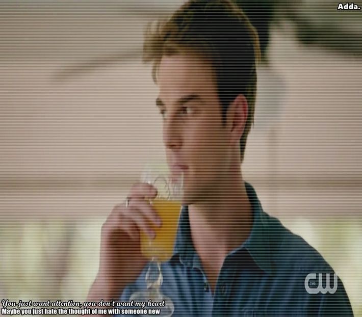 》Ai dreptate, ce pot spune..*Se uită la ea și râde* #Caro. *Ia paharul și dă să bea, îi face+ - 01 x welcome to mystic falls