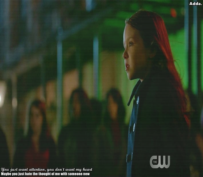 》Nu-i spun, că se supără pe mine..=)))#Caro. *îi zâmbește și își pune mâna prin părul + - 01 x welcome to mystic falls