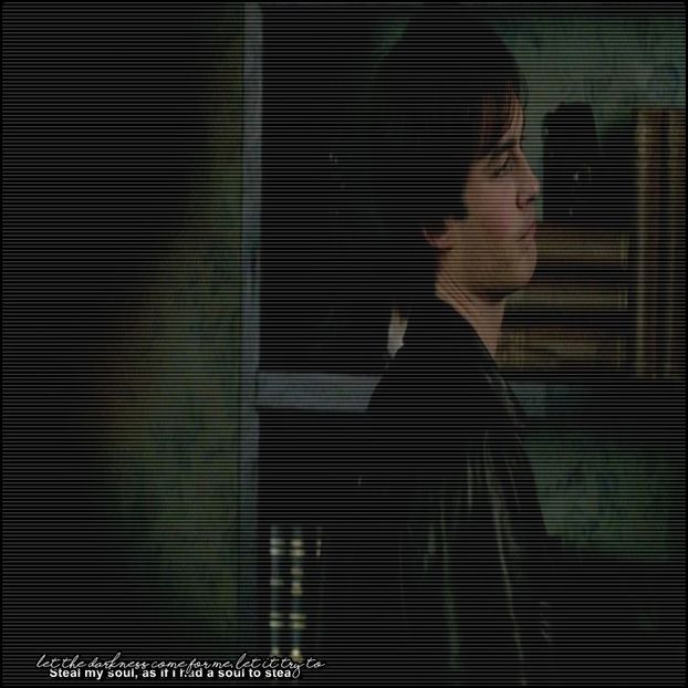 ━ ♘.;  Aici până dimineaţă, ochi frumoşi... # Se sustrăsese deja de sub ea şi era în spatele - 01 x welcome to mystic falls