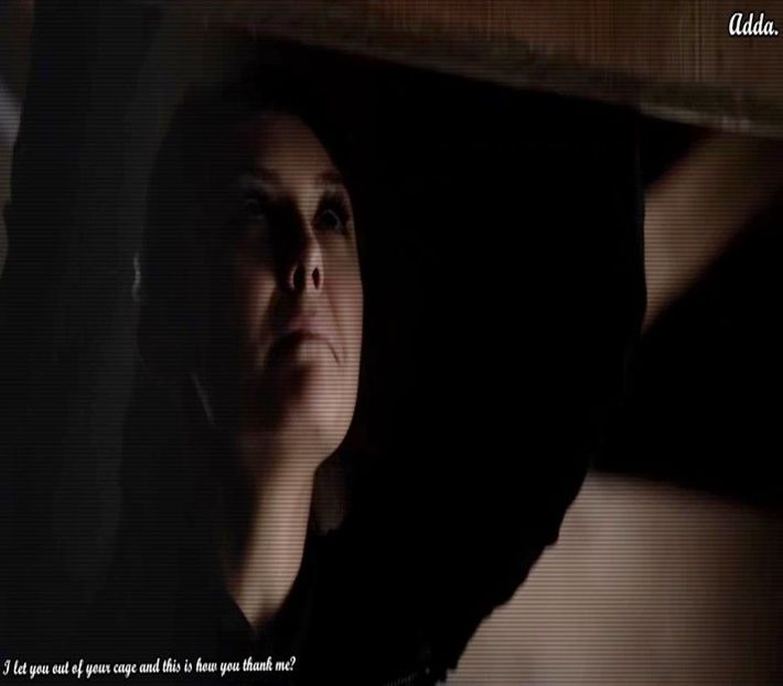 》ce-i drept...=))). *îi apar ochii de vampir și-și ia avânt, îl împinge cu viteză de-l scoate + - 01 x welcome to mystic falls