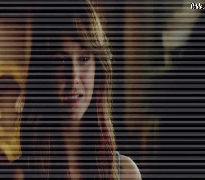 》N-are cine s-o facă... *Se abține să nu râdă și-l privește amuzată, așteptând o reacție+ - 01 x welcome to mystic falls