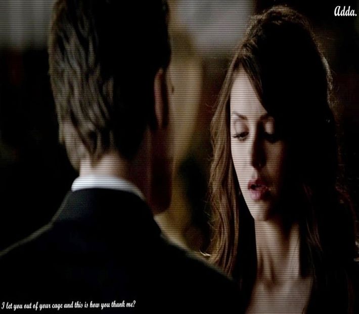 》Tresare când acesta o pune la pământ și se uită speriată la el, cu ochii încruntați și + - 01 x welcome to mystic falls