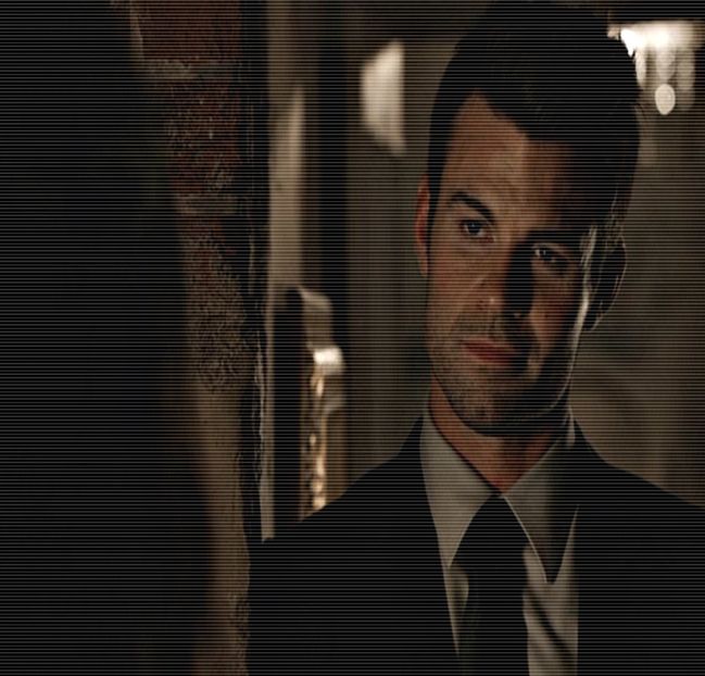 ━ ♘.;  # Era în sufragerie cu trei sacouri de fiţe în mână, şi-l punea pe fiecare în faţa oglinzii, - 01 x welcome to mystic falls