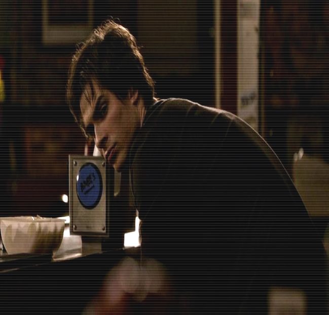━ ♘.;  # Îl fixează crunt când aude ce zice de Elena şi Stefan, dp care îi mai trece încordarea - enjoy drinks at mystic grill