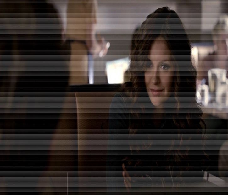 — Orice pentru tine plăcințico. # Chicotește așa cât să pară a Elena =)))) și bagă ondulatorul - 01 x welcome to mystic falls