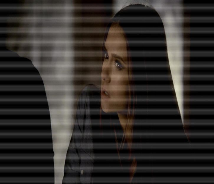 — # Îmi dau ochii peste cap și mă așez pe canapea punând picior peste picior. Da ce-i cu tine - 01 x welcome to mystic falls