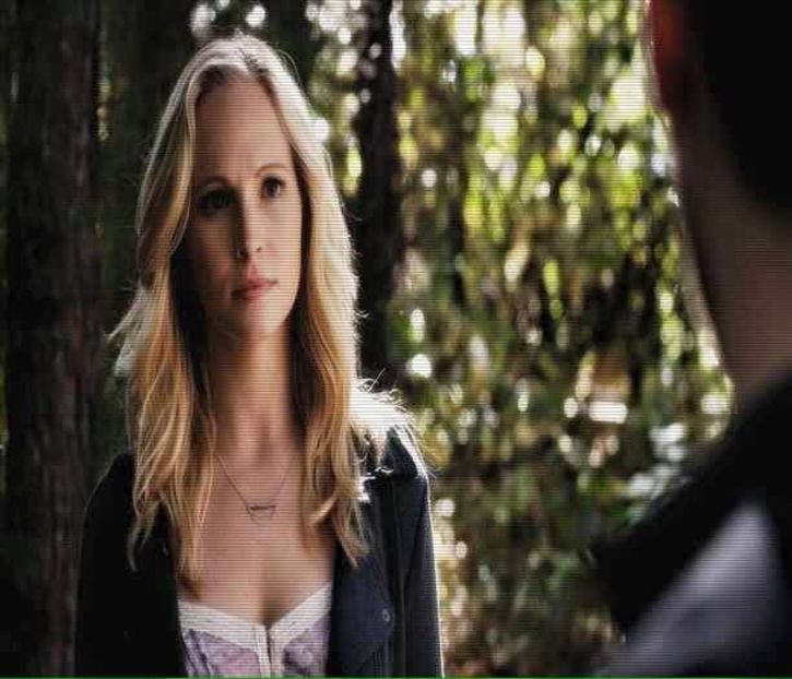 ☠ .мαмα ✰ ๒єคг ☕☂  bine , ce vrei să bei ? #s [#se uită prin dulapul ăla . - 01 x welcome to mystic falls