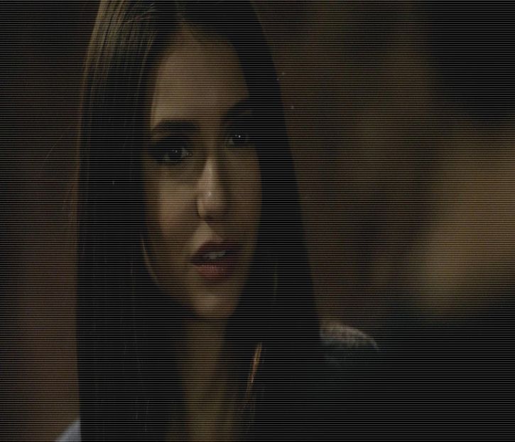 — # Cât timp vorbește, îl privește fără să aibe vreo expresie, ia la final încep să râd. Nu-mi vine - 01 x welcome to mystic falls
