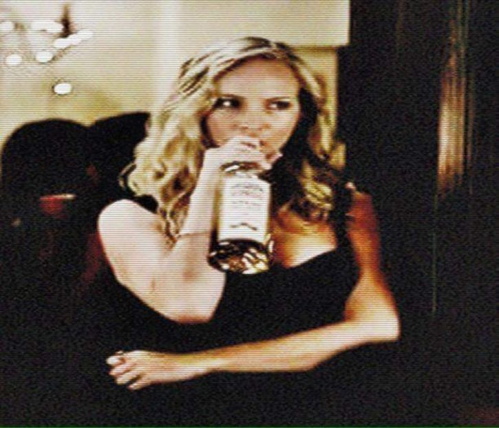 ☠ .мαмα ✰ ๒єคг ☕☂ [cl] ok  [#se uită pe acolo și scoate cele 2 sticle de vodkă și apoi - 01 x welcome to mystic falls