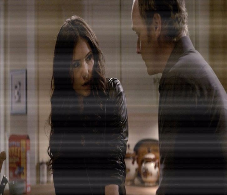 — Zău? # Ridică o sprânceană și rânjește în colțul gurii când prinde - 01 x welcome to mystic falls