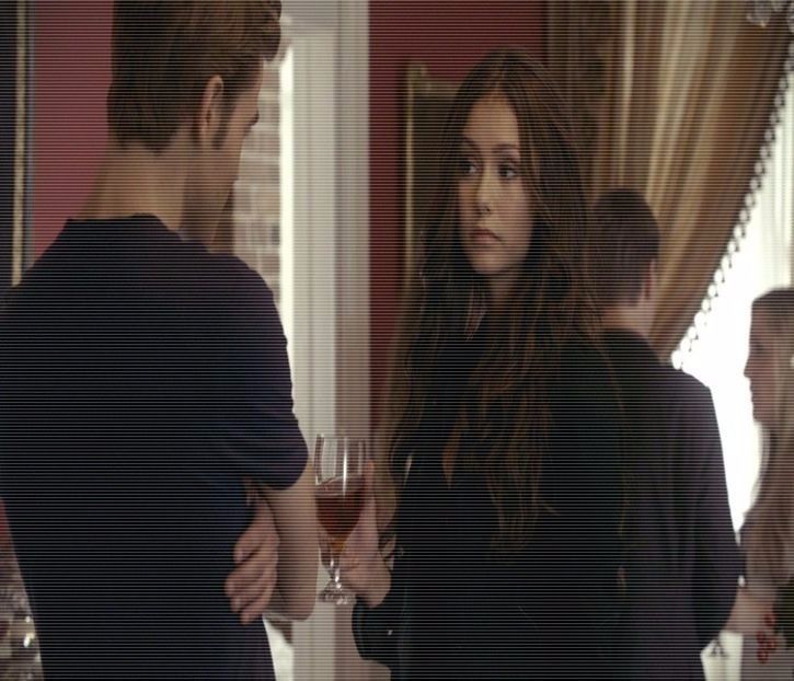 — Aproape da, vrei să ne amintim împreună? # O spune pe un ton - 01 x welcome to mystic falls