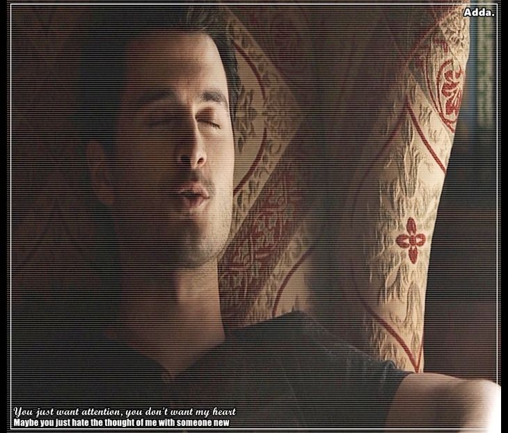 》*Dormea și sforăia pe un fotoliu din living* =)))))))). - enjoy martha at her house