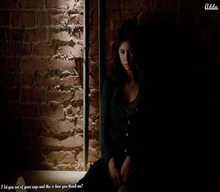 》*Se trezește și se încruntă de durere, ge-me înfundat prin călușul ce-i acoperea gura. Se+ - enjoy martha at her house