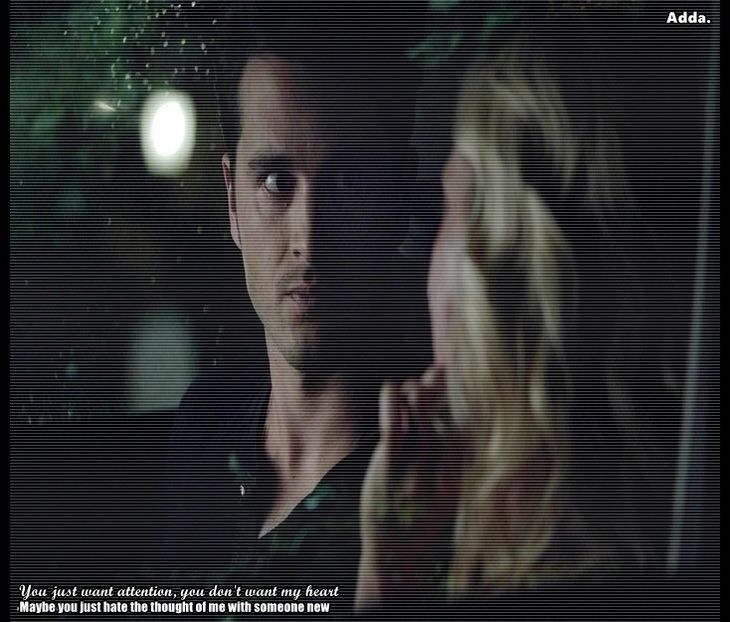 》face ce-i spune Enzo. O urmărește cum pleacă și oftează scurt apoi își mută privirea+ - enjoy martha at her house