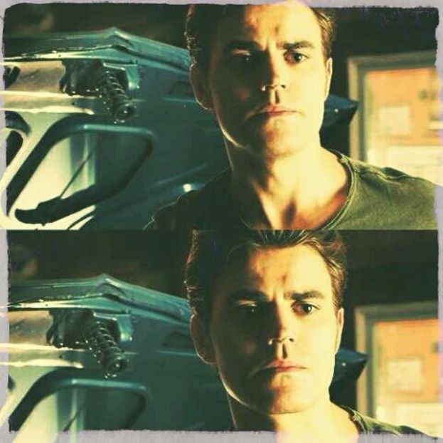 ╬┇ #raman pe ganduri fara sa o mai bag in seama pe Elena si stau cu ochii pe Enzo, gandindu-ma - enjoy martha at her house