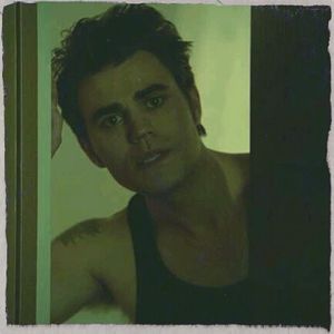 ╬┇ #intru in bar si merg catre barman asezandu-ma pe scaun si cer un pahar pentru mine si unul - enjoy music at mystic club