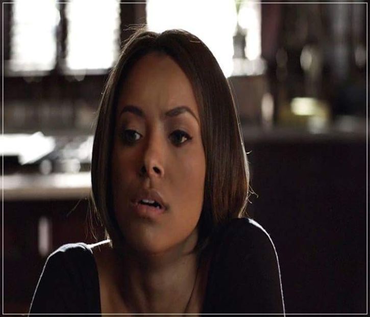 — ˣɢʟoʀʏ ☽ ♡ ┊ Afisez o expresie trista si iau paharul de pe bar pe cate il dau pe gat.Apoi ridic br - enjoy music at mystic club