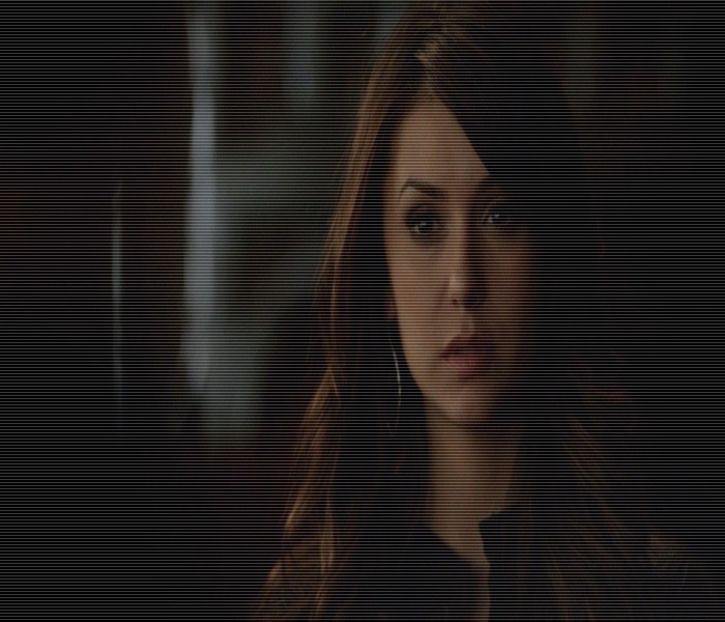 — # Ridică privirea la el când o ia în brațe și-l privește fix, ridicând apoi o sprânceană. Zilele - 02 x we talked and it was epic