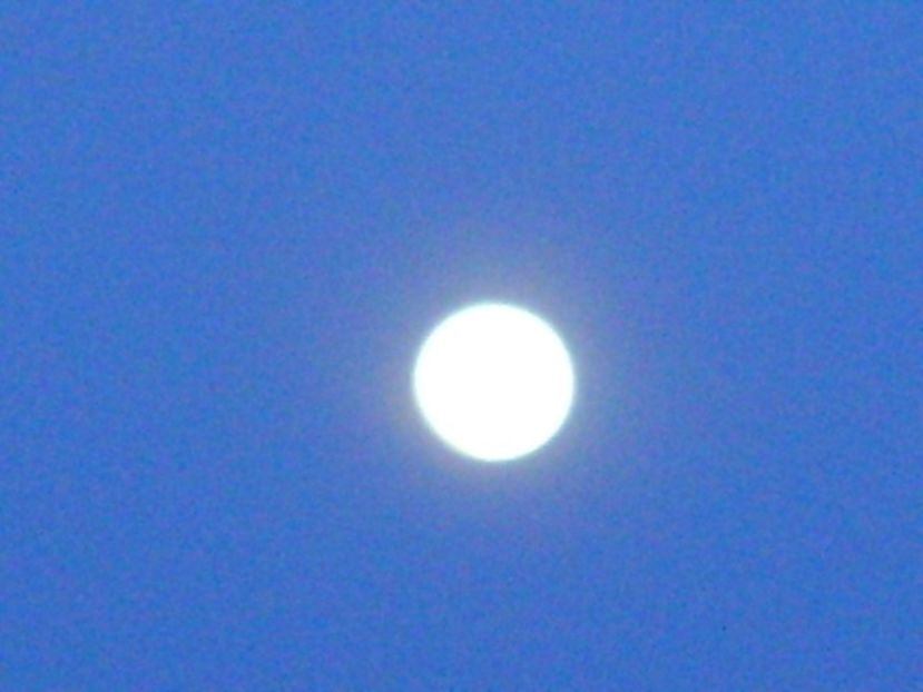 Luna in crestere in Balanta - Luna - Soarele si norii - 1