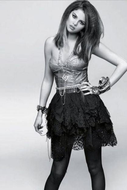 67b90dfa3a236a299f8e340e30f53fd7 - 01aa Selena - 01