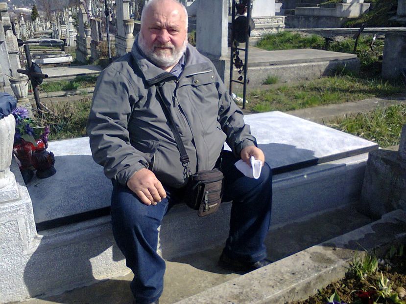 Fotografie3704 - 2018 Aranjat mormântul familial