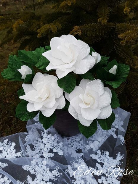 received_1681756198583544 - Flori de hartie